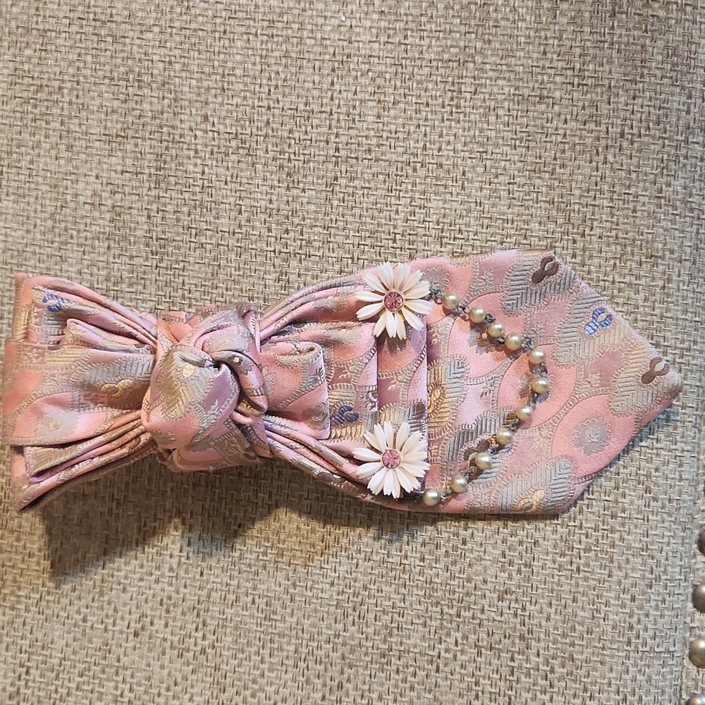 *SOLD* Necktie Necklace xmi platinum - Picture 2 of 3